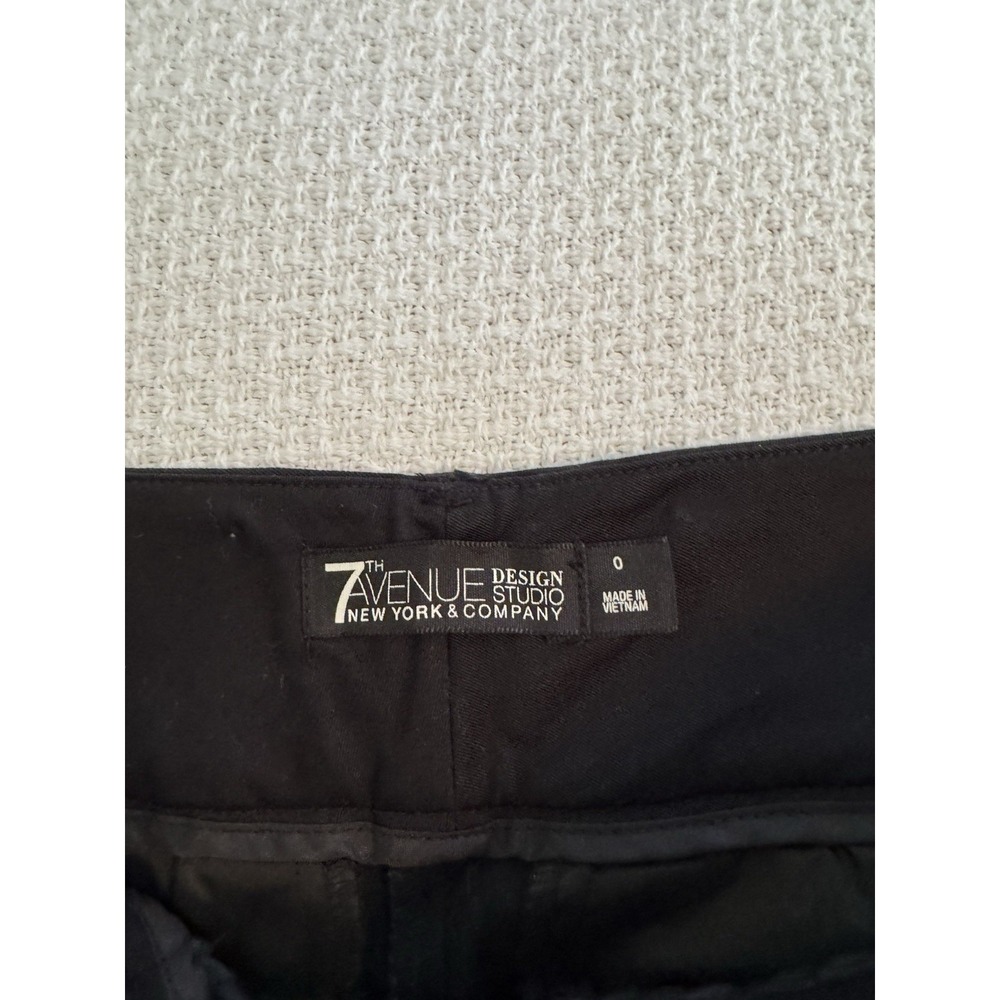 New York & Company 7th Avenue Design Studio Women's Black Cuffed Shorts Size 0 - Picture 3 of 3